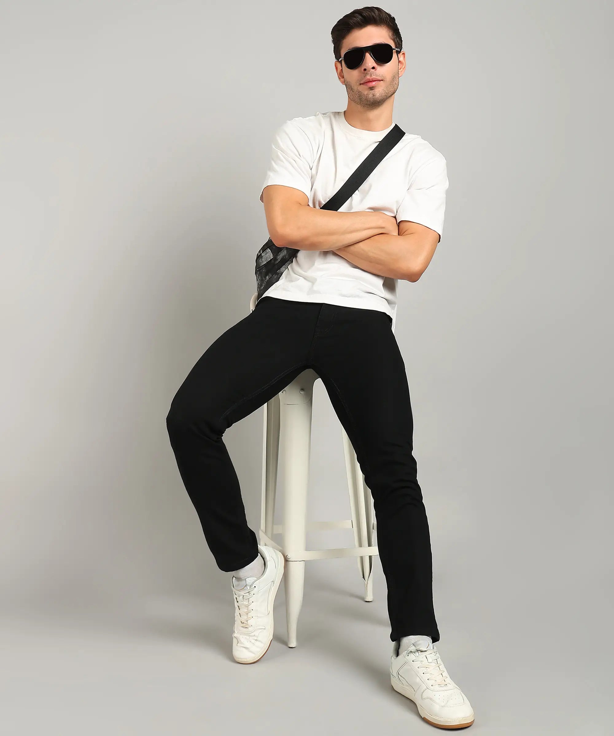 Fashionistaa Relaxed Fit Men Black Jeans